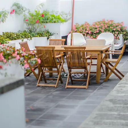 Comercial Boutique 3* 蓬塔德尔加达