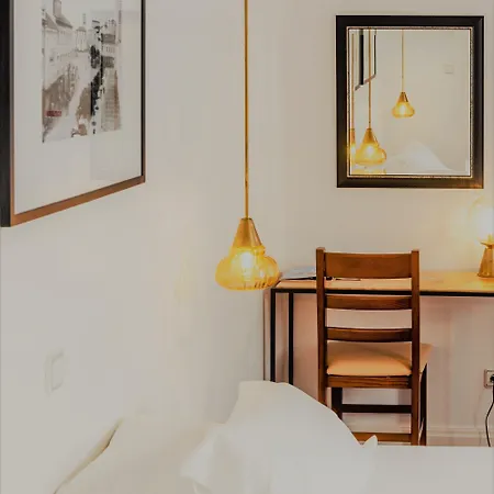 Comercial Boutique 蓬塔德尔加达