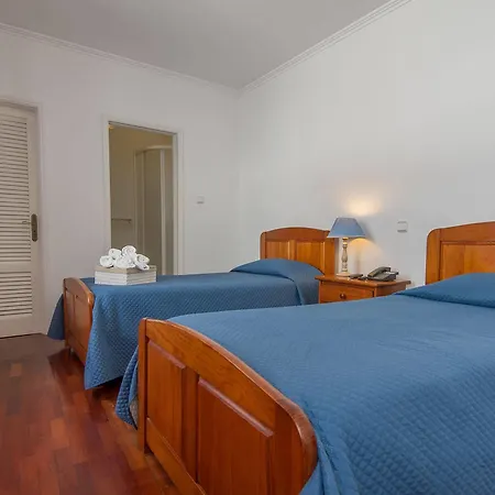 Comercial Boutique 2* Πόντα Ντελγκάντα