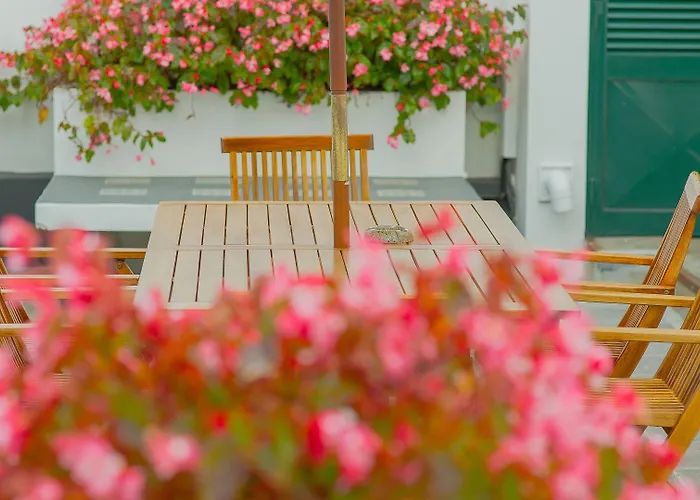 Comercial Boutique Πόντα Ντελγκάντα