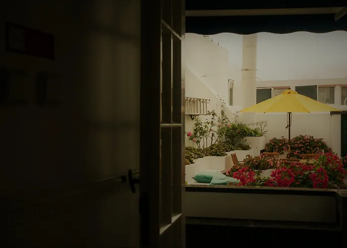 Comercial Boutique Πόντα Ντελγκάντα